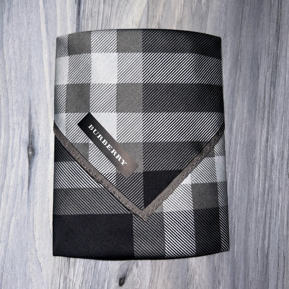 Burberry Monochrome Check & White Cotton Handkerchief Set of 2 - New in Box - Picture 6 of 11